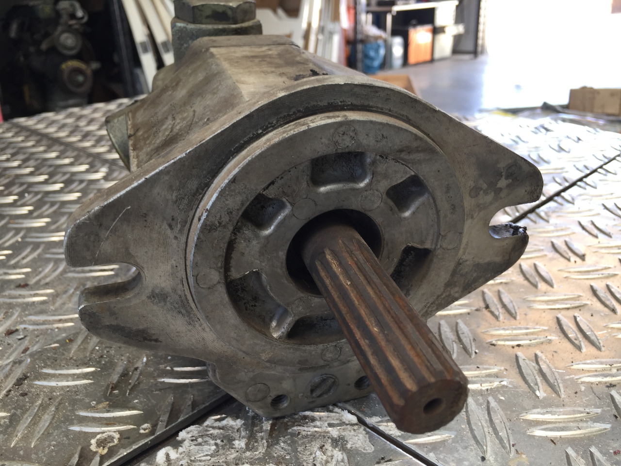 Gebrauchte Hydraulikpumpe, MAN, Artikel-Nr. : 25 - 48L383, 90 - 845 - Pompa hidrolik untuk Truk: gambar 1 Gebrauchte Hydraulikpumpe, MAN, Artikel-Nr. : 25 - 48L383, 90 - 845 - Pompa hidrolik untuk Truk: gambar 1