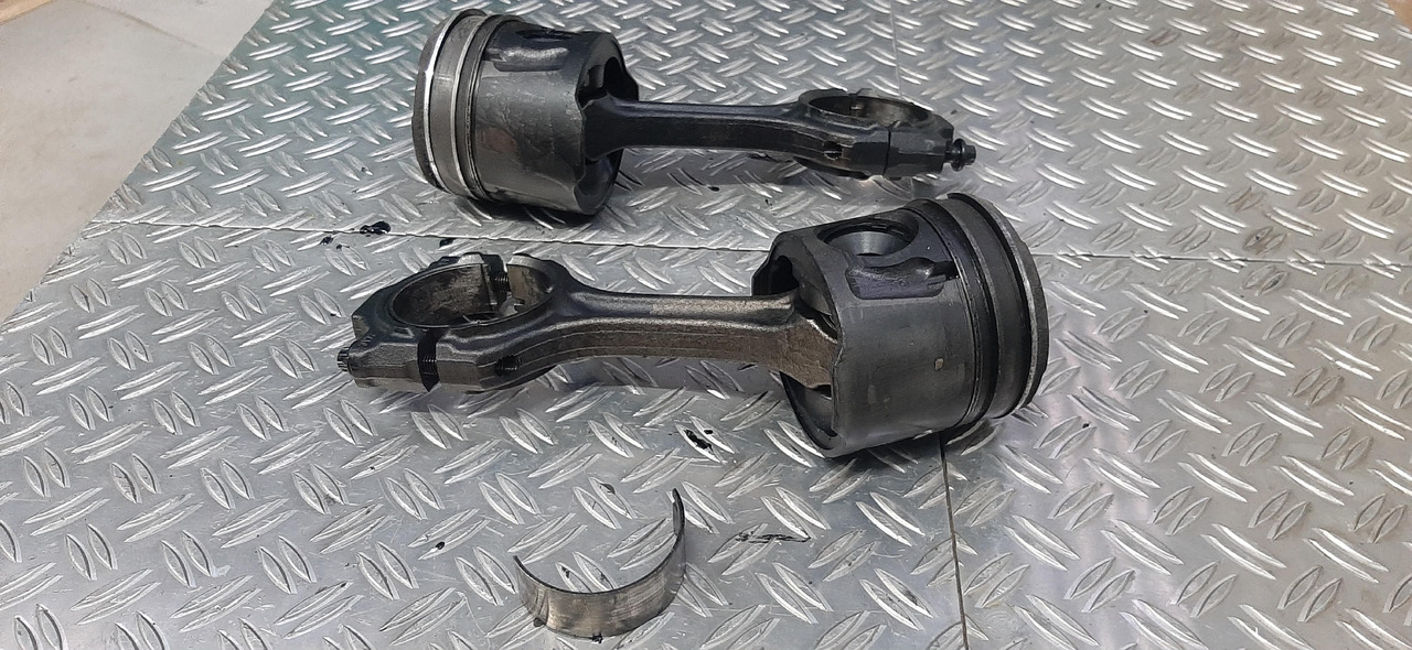 Gebrauchte Motorkolben vom MAN TGL 8.180, Typ D0834 LF 51, Artikel - Nr. : 81.99999 - 9999 - Piston/ Ring/ Bushing untuk Truk: gambar 2 Gebrauchte Motorkolben vom MAN TGL 8.180, Typ D0834 LF 51, Artikel - Nr. : 81.99999 - 9999 - Piston/ Ring/ Bushing untuk Truk: gambar 2