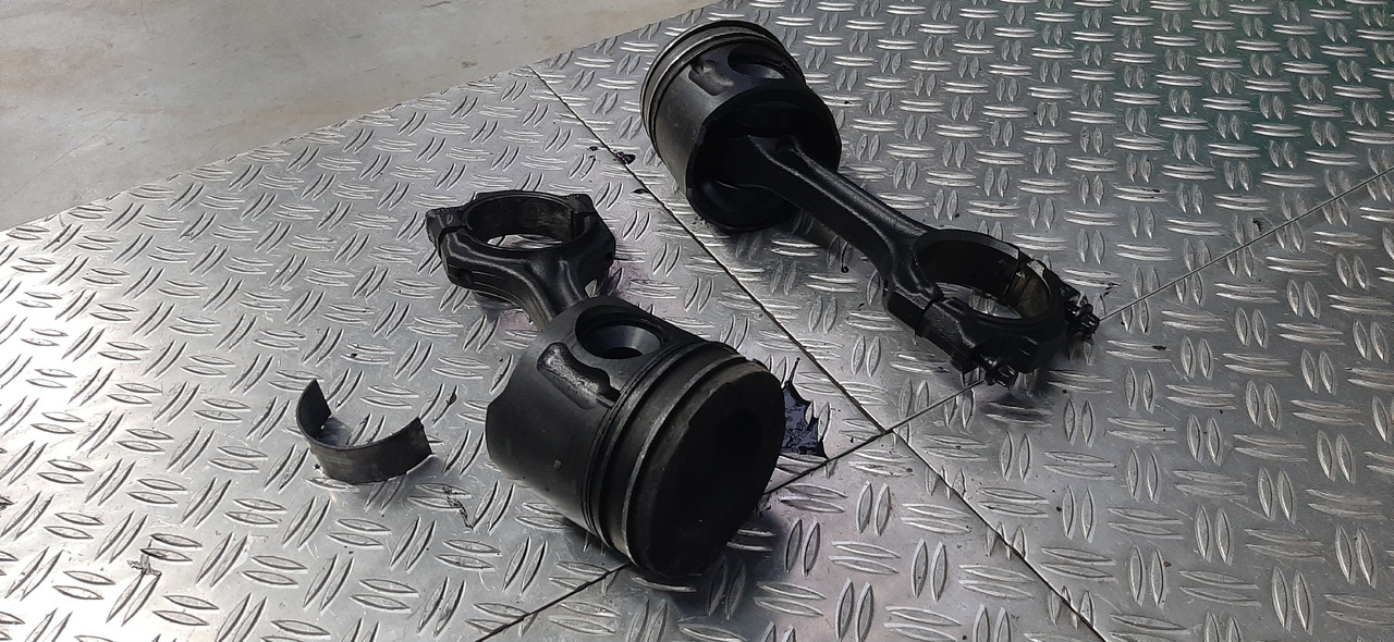 Gebrauchte Motorkolben vom MAN TGL 8.180, Typ D0834 LF 51, Artikel - Nr. : 81.99999 - 9999 - Piston/ Ring/ Bushing untuk Truk: gambar 4 Gebrauchte Motorkolben vom MAN TGL 8.180, Typ D0834 LF 51, Artikel - Nr. : 81.99999 - 9999 - Piston/ Ring/ Bushing untuk Truk: gambar 4