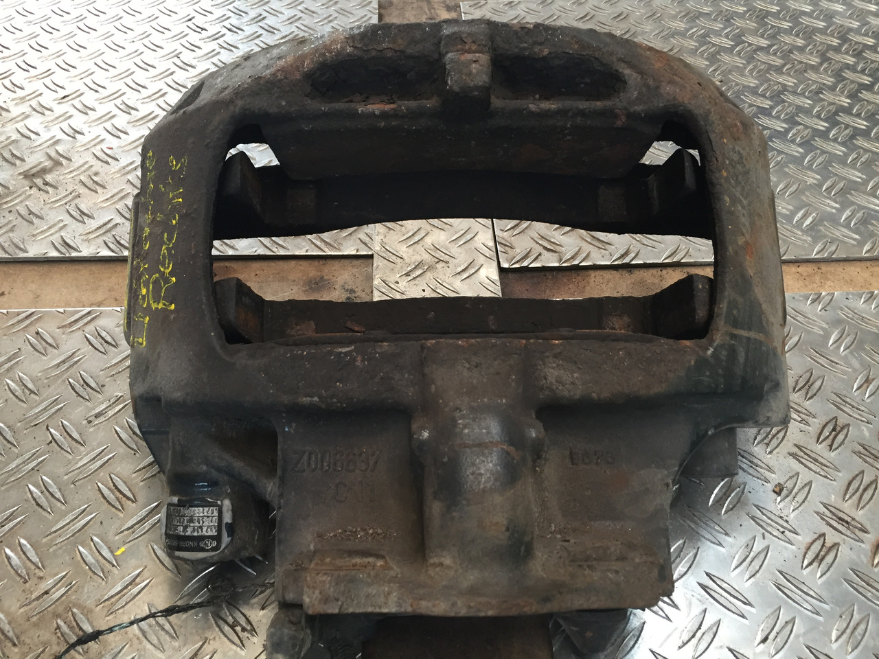 Gebrauchter Bremssattel Liftachse rechts MAN TGA 26.440, Artikel Nr. : 81.99999 - 9999 - Kaliper rem untuk Truk: gambar 2 Gebrauchter Bremssattel Liftachse rechts MAN TGA 26.440, Artikel Nr. : 81.99999 - 9999 - Kaliper rem untuk Truk: gambar 2