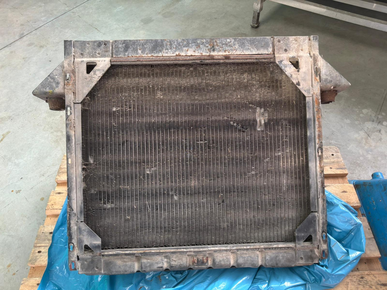 Gebrauchter MAN Kühler F8, Artikel - Nr. : 81.0610 - 16152 - Radiator untuk Truk: gambar 4 Gebrauchter MAN Kühler F8, Artikel - Nr. : 81.0610 - 16152 - Radiator untuk Truk: gambar 4