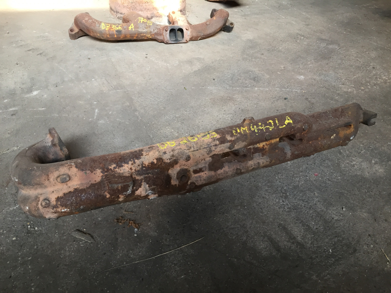 Gebrauchter MB 1735 Motortyp OM 442 LA Abgaskrümmer rechts, Artikel Nr. : A 999 999 99 99 - Manifold buang untuk Truk: gambar 2 Gebrauchter MB 1735 Motortyp OM 442 LA Abgaskrümmer rechts, Artikel Nr. : A 999 999 99 99 - Manifold buang untuk Truk: gambar 2