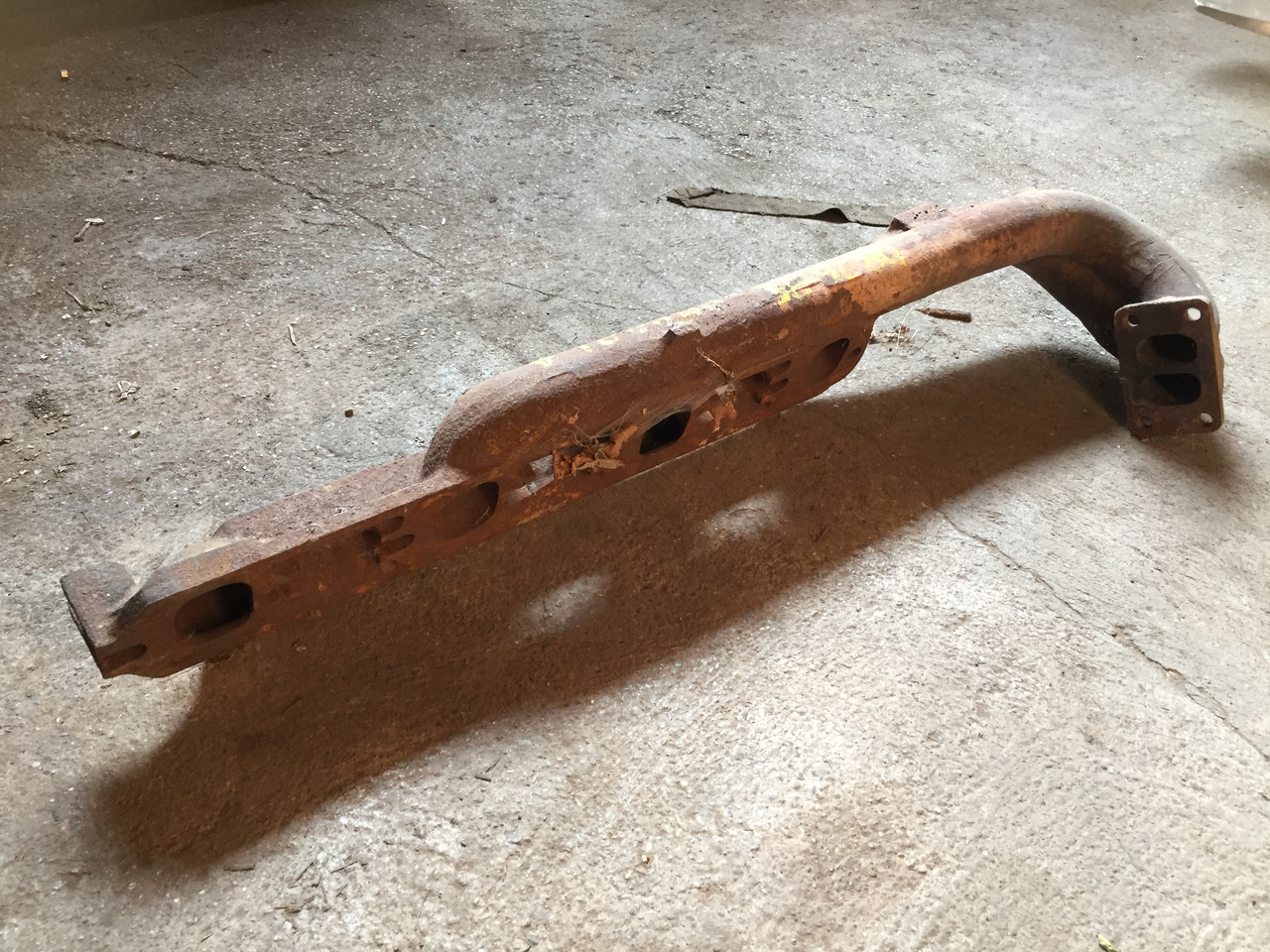 Gebrauchter MB 1735 Motortyp OM 442 LA Abgaskrümmer rechts, Artikel Nr. : A 999 999 99 99 - Manifold buang untuk Truk: gambar 3 Gebrauchter MB 1735 Motortyp OM 442 LA Abgaskrümmer rechts, Artikel Nr. : A 999 999 99 99 - Manifold buang untuk Truk: gambar 3