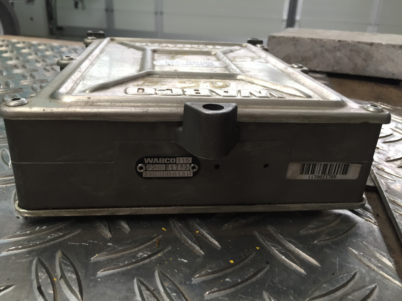 Gebrauchtes DB 1935 SK WABCO - Steuergerät, EBS 4S / 4 M, Artikel - Nr. : 446 100 0130 - ECU untuk Truk: gambar 2 Gebrauchtes DB 1935 SK WABCO - Steuergerät, EBS 4S / 4 M, Artikel - Nr. : 446 100 0130 - ECU untuk Truk: gambar 2