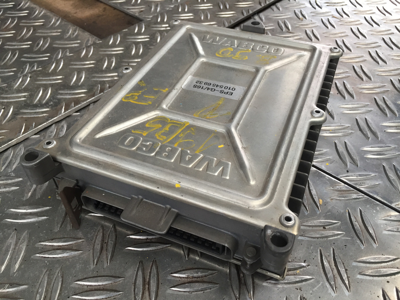 Gebrauchtes DB 1935 SK WABCO - Steuergerät, EBS 4S / 4 M, Artikel - Nr. : 446 100 0130 - ECU untuk Truk: gambar 3 Gebrauchtes DB 1935 SK WABCO - Steuergerät, EBS 4S / 4 M, Artikel - Nr. : 446 100 0130 - ECU untuk Truk: gambar 3