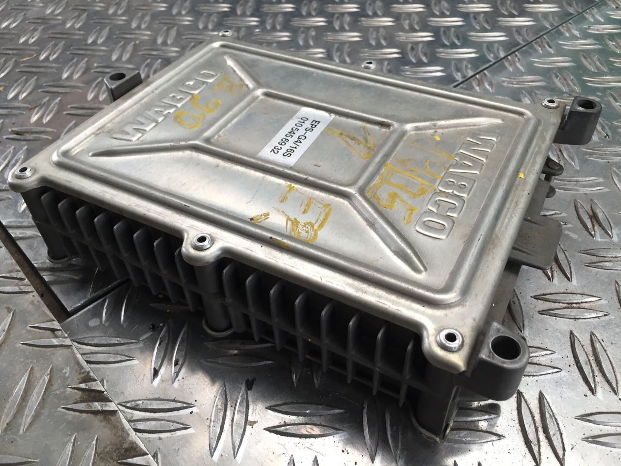 Gebrauchtes DB 1935 SK WABCO - Steuergerät, EBS 4S / 4 M, Artikel - Nr. : 446 100 0130 - ECU untuk Truk: gambar 4 Gebrauchtes DB 1935 SK WABCO - Steuergerät, EBS 4S / 4 M, Artikel - Nr. : 446 100 0130 - ECU untuk Truk: gambar 4