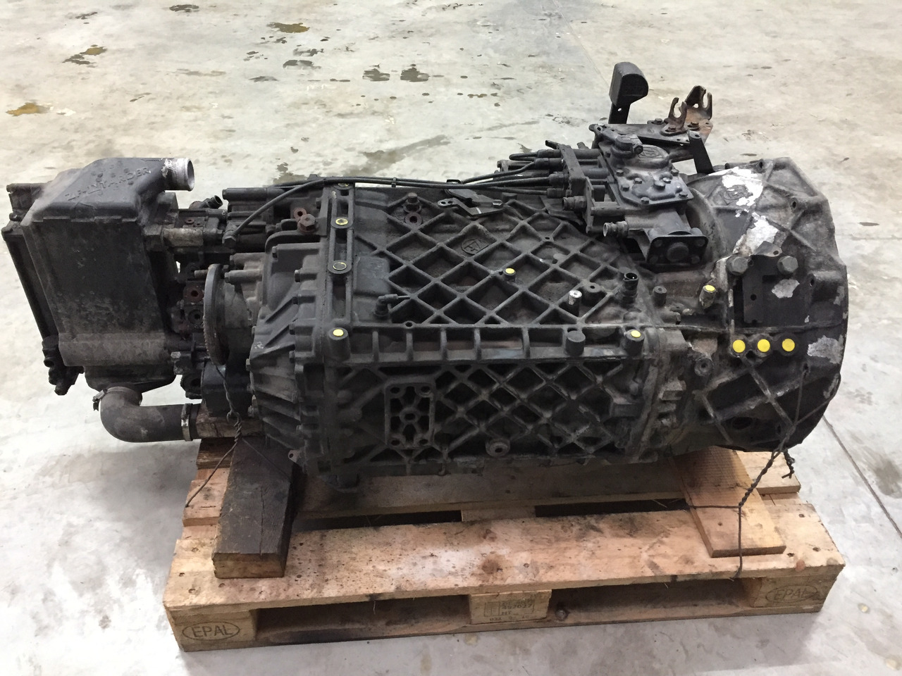 Gebrauchtes Getriebe MAN TGA 26.440 XXL, Typ 16S 2221 TD, Artikel - Nr.: 81.32004 - 6017 - Gearbox untuk Truk: gambar 5 Gebrauchtes Getriebe MAN TGA 26.440 XXL, Typ 16S 2221 TD, Artikel - Nr.: 81.32004 - 6017 - Gearbox untuk Truk: gambar 5