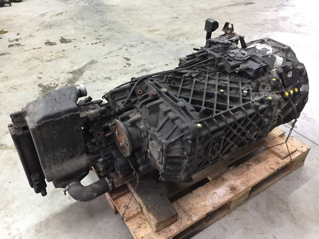 Gebrauchtes Getriebe MAN TGA 26.440 XXL, Typ 16S 2221 TD, Artikel - Nr.: 81.32004 - 6017 - Gearbox untuk Truk: gambar 4 Gebrauchtes Getriebe MAN TGA 26.440 XXL, Typ 16S 2221 TD, Artikel - Nr.: 81.32004 - 6017 - Gearbox untuk Truk: gambar 4