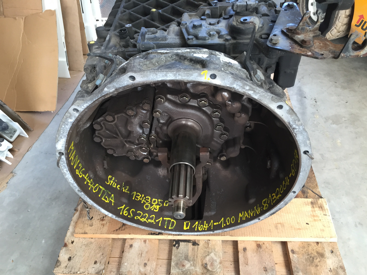 Gebrauchtes Getriebe MAN TGA 26.440 XXL, Typ 16S 2221 TD, Artikel - Nr.: 81.32004 - 6017 - Gearbox untuk Truk: gambar 1 Gebrauchtes Getriebe MAN TGA 26.440 XXL, Typ 16S 2221 TD, Artikel - Nr.: 81.32004 - 6017 - Gearbox untuk Truk: gambar 1