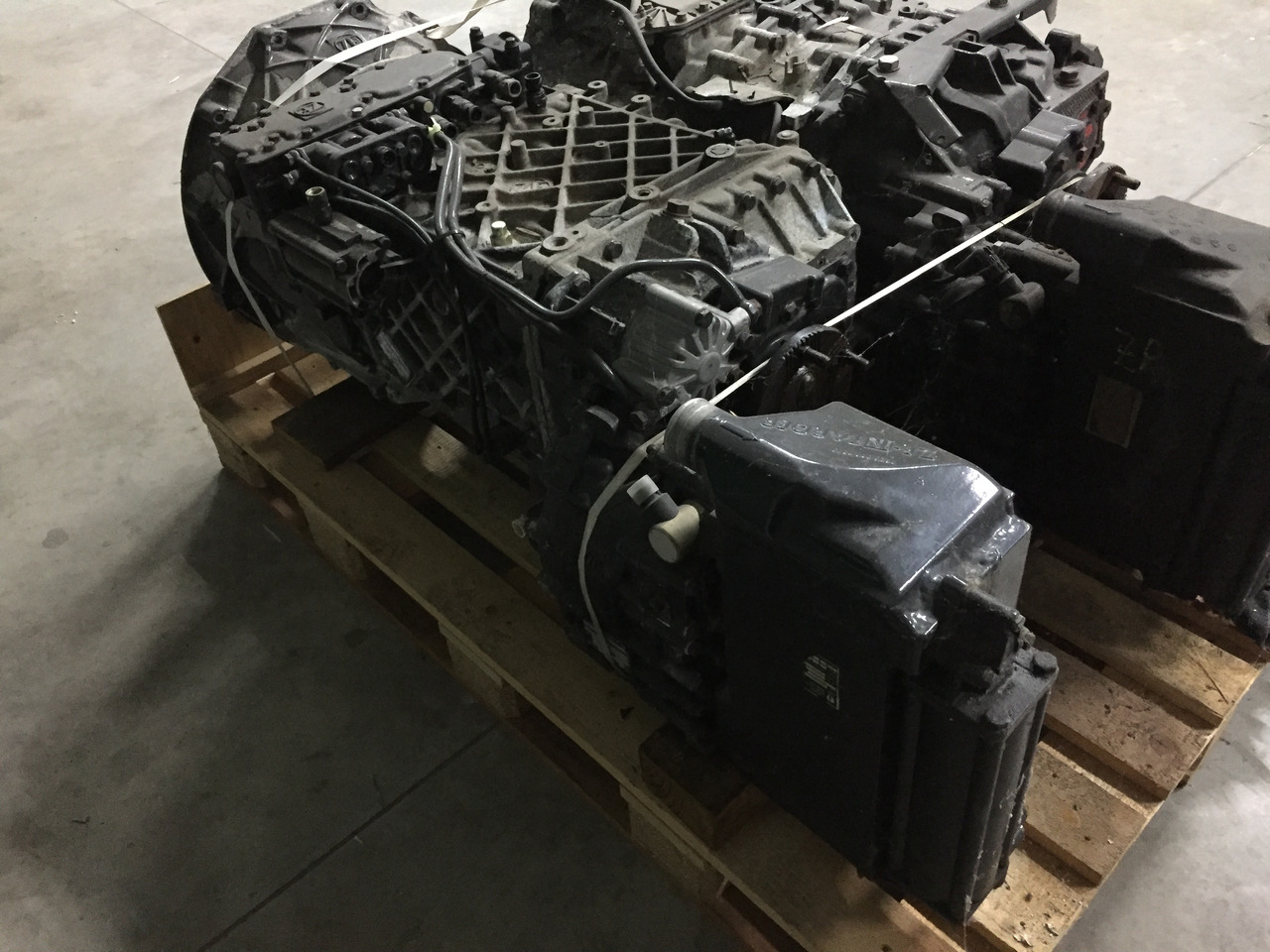 Gebrauchtes Getriebe MAN TGA, Typ : 16S 151, Artikel - Nr. : 81.32003 - 6608 - Gearbox untuk Truk: gambar 4 Gebrauchtes Getriebe MAN TGA, Typ : 16S 151, Artikel - Nr. : 81.32003 - 6608 - Gearbox untuk Truk: gambar 4