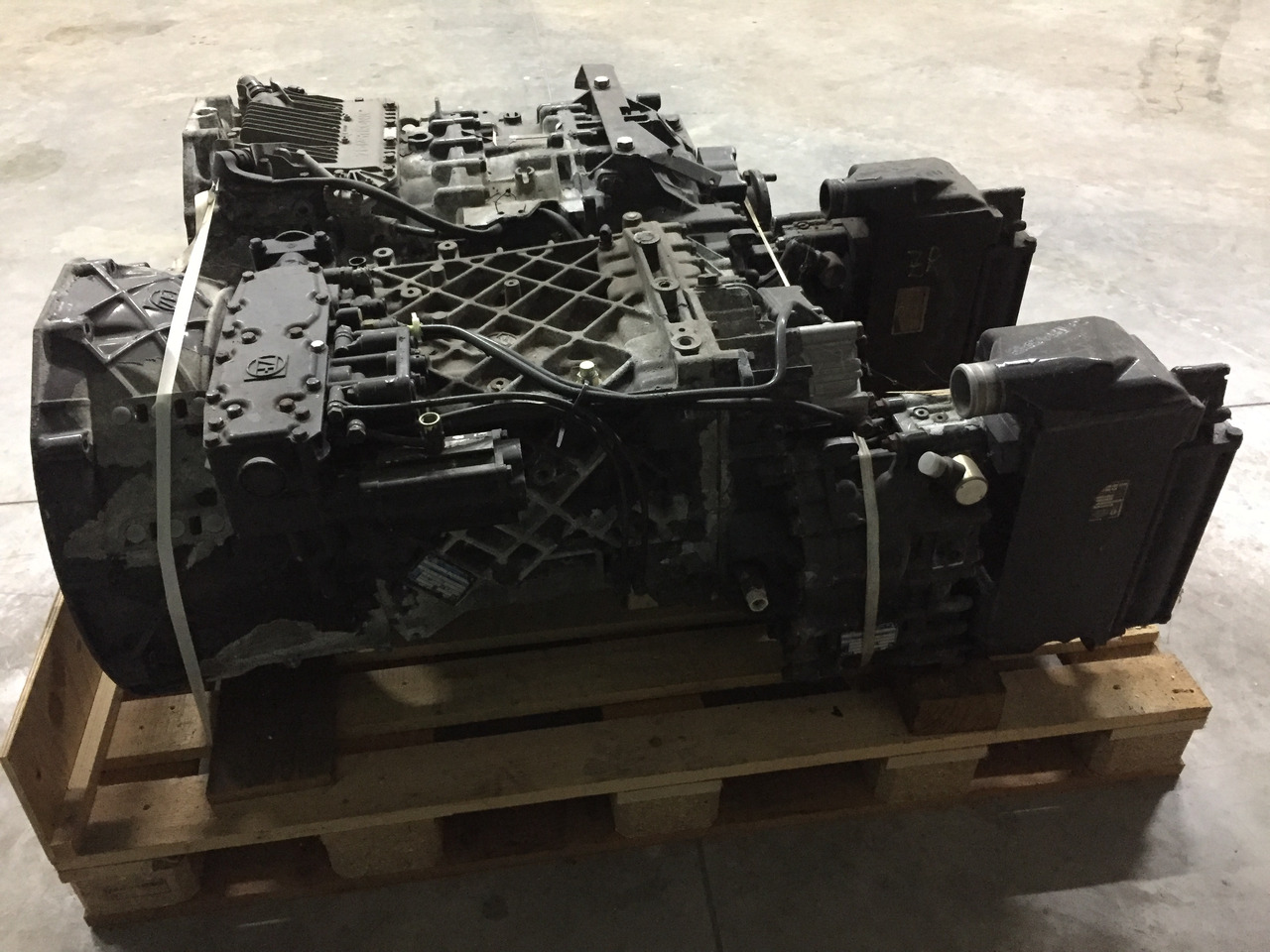 Gebrauchtes Getriebe MAN TGA, Typ : 16S 151, Artikel - Nr. : 81.32003 - 6608 - Gearbox untuk Truk: gambar 3 Gebrauchtes Getriebe MAN TGA, Typ : 16S 151, Artikel - Nr. : 81.32003 - 6608 - Gearbox untuk Truk: gambar 3