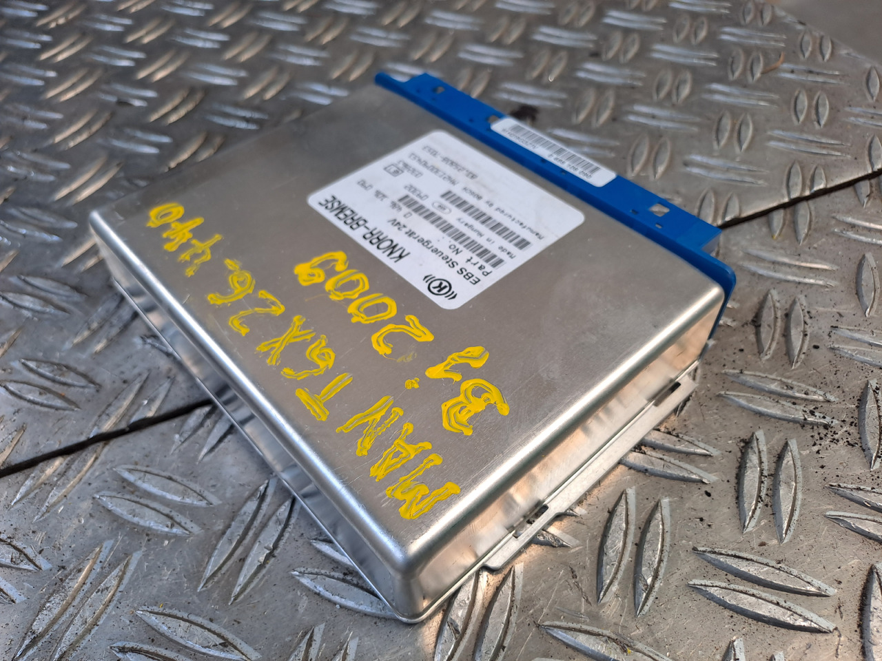 Gebrauchtes MAN TGX 26.440 EBS 5 Steuergerät 24 V , Artikel - Nr.: 81.25808 - 7053 - ECU untuk Truk: gambar 1 Gebrauchtes MAN TGX 26.440 EBS 5 Steuergerät 24 V , Artikel - Nr.: 81.25808 - 7053 - ECU untuk Truk: gambar 1