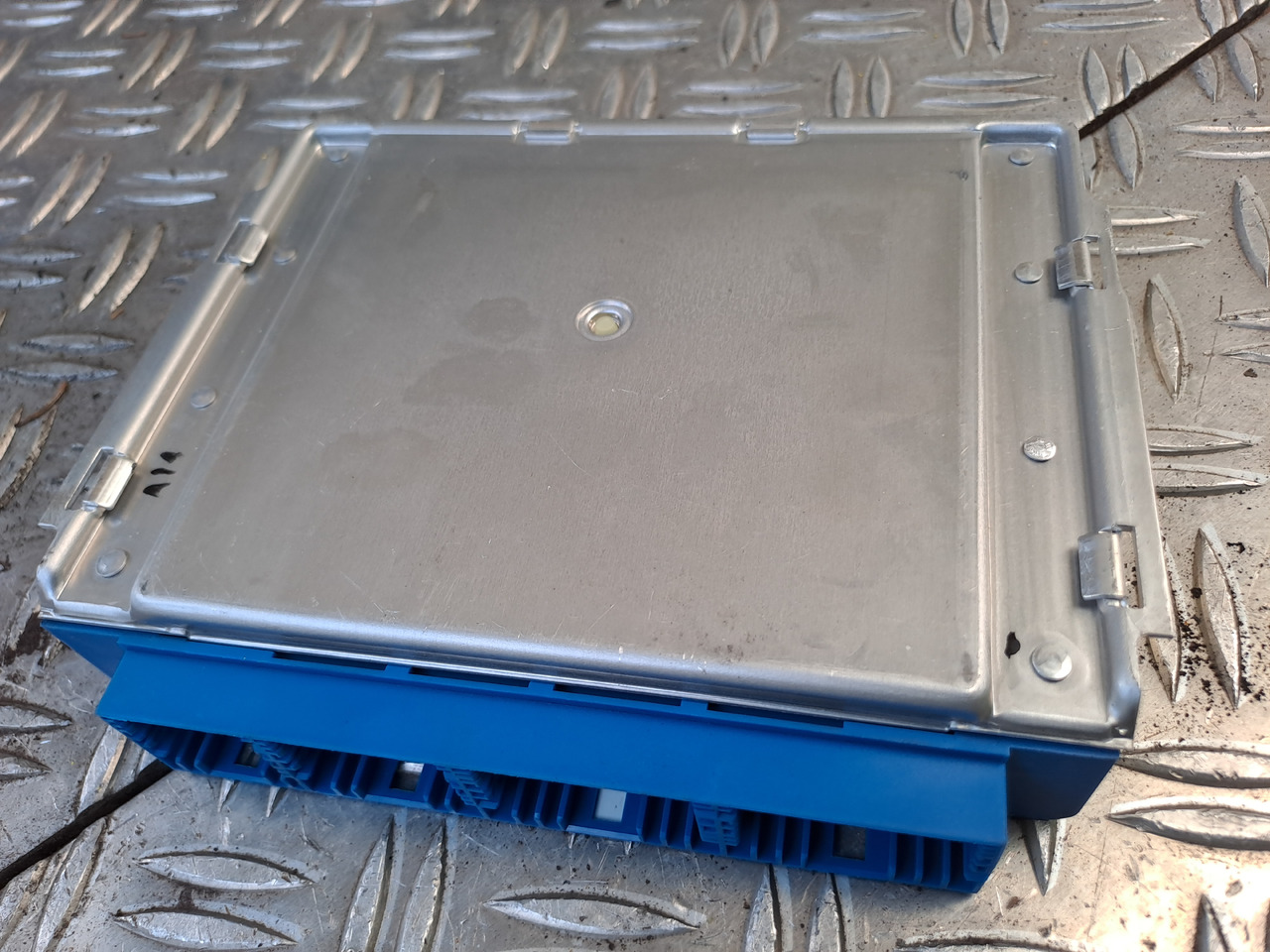 Gebrauchtes MAN TGX 26.440 EBS 5 Steuergerät 24 V , Artikel - Nr.: 81.25808 - 7053 - ECU untuk Truk: gambar 2 Gebrauchtes MAN TGX 26.440 EBS 5 Steuergerät 24 V , Artikel - Nr.: 81.25808 - 7053 - ECU untuk Truk: gambar 2