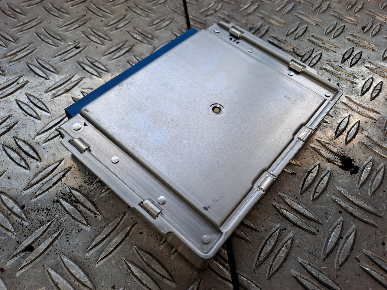 Gebrauchtes MAN TGX 26.440 EBS 5 Steuergerät 24 V , Artikel - Nr.: 81.25808 - 7053 - ECU untuk Truk: gambar 3 Gebrauchtes MAN TGX 26.440 EBS 5 Steuergerät 24 V , Artikel - Nr.: 81.25808 - 7053 - ECU untuk Truk: gambar 3