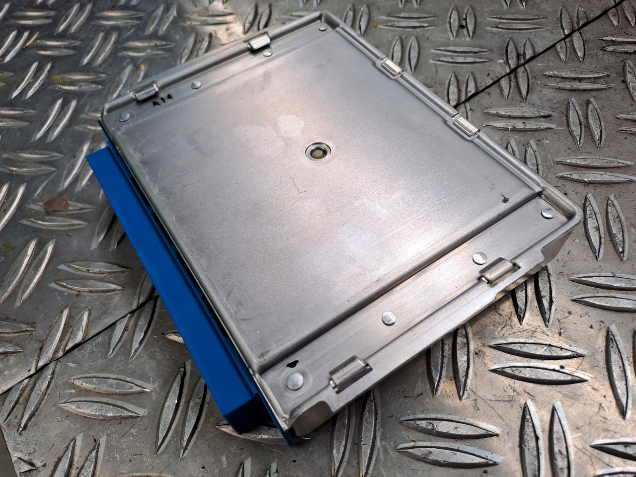 Gebrauchtes MAN TGX 26.440 EBS Steuergerät Brems - / Fahrdynamik, Artikel - Nr. : 81.25808 - 7053 - ECU untuk Truk: gambar 3 Gebrauchtes MAN TGX 26.440 EBS Steuergerät Brems - / Fahrdynamik, Artikel - Nr. : 81.25808 - 7053 - ECU untuk Truk: gambar 3