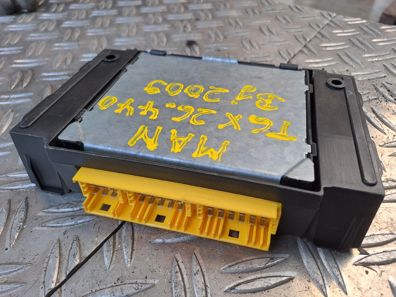 Gebrauchtes MAN TGX 26.440 Steuergerät ECAS Luftfederung, Artikel - Nr.: 81.25811 - 7020 - ECU untuk Truk: gambar 1 Gebrauchtes MAN TGX 26.440 Steuergerät ECAS Luftfederung, Artikel - Nr.: 81.25811 - 7020 - ECU untuk Truk: gambar 1