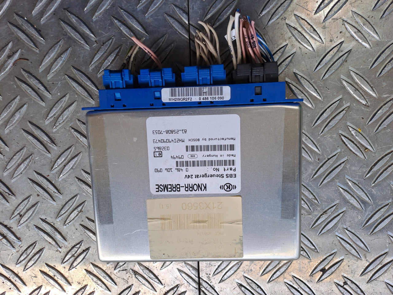 Gebrauchtes MAN TGX 26.480 Steuergerät EBS 5, elektr. Bremssystem , Artikel - Nr.: 81.25808 - 7053 - ECU untuk Truk: gambar 4 Gebrauchtes MAN TGX 26.480 Steuergerät EBS 5, elektr. Bremssystem , Artikel - Nr.: 81.25808 - 7053 - ECU untuk Truk: gambar 4