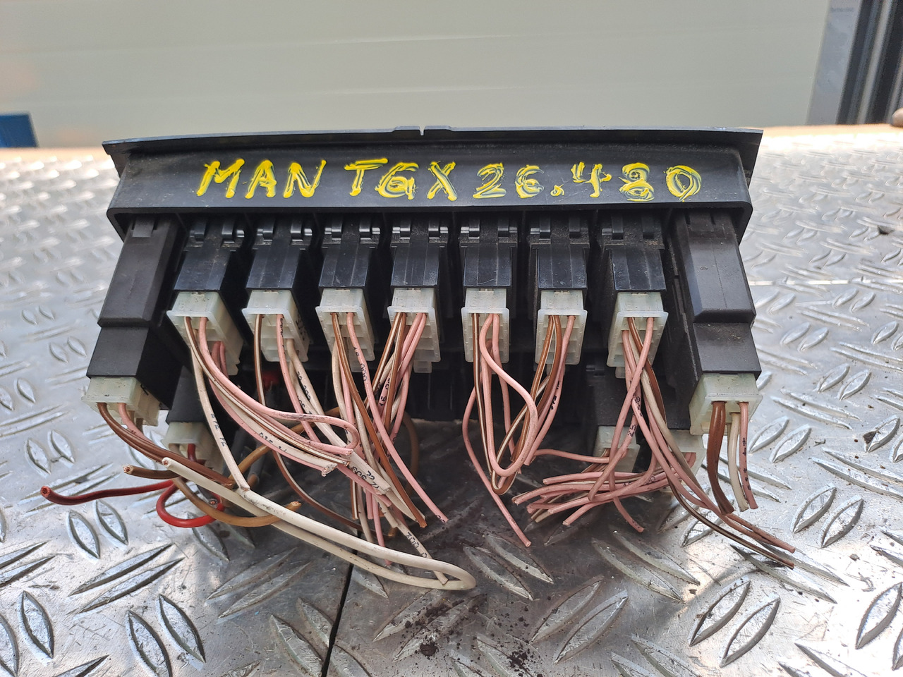 Gebrauchtes MAN TGX 26.480 Steuergerät ECAS Luftfederung , Artikel - Nr. : 81.25525 - 0211 - ECU untuk Truk: gambar 5 Gebrauchtes MAN TGX 26.480 Steuergerät ECAS Luftfederung , Artikel - Nr. : 81.25525 - 0211 - ECU untuk Truk: gambar 5