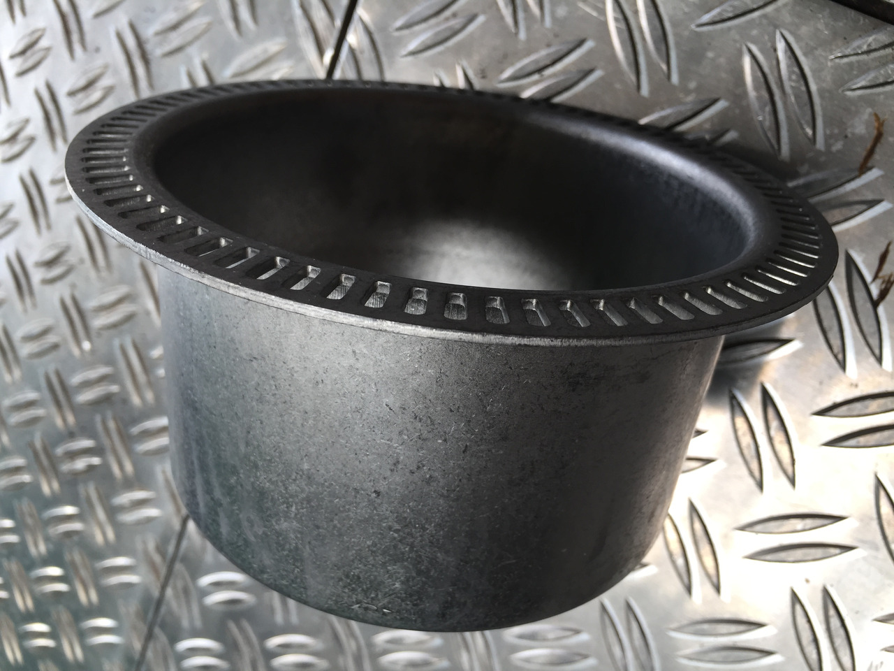 Neuwertige MAN L 2000 Impulsrad Hinterachse Nabe ABS , Artikel - Nr. : 81.52403 - 0028 - As roda belakang untuk Truk: gambar 4 Neuwertige MAN L 2000 Impulsrad Hinterachse Nabe ABS , Artikel - Nr. : 81.52403 - 0028 - As roda belakang untuk Truk: gambar 4