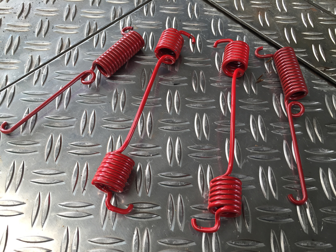 Neuwertige MAN L 2000 Zugfeder, Hinterachse Bremse , Artikel - Nr. : 81.97610 - 0224 - Penangguhan untuk Truk: gambar 1 Neuwertige MAN L 2000 Zugfeder, Hinterachse Bremse , Artikel - Nr. : 81.97610 - 0224 - Penangguhan untuk Truk: gambar 1