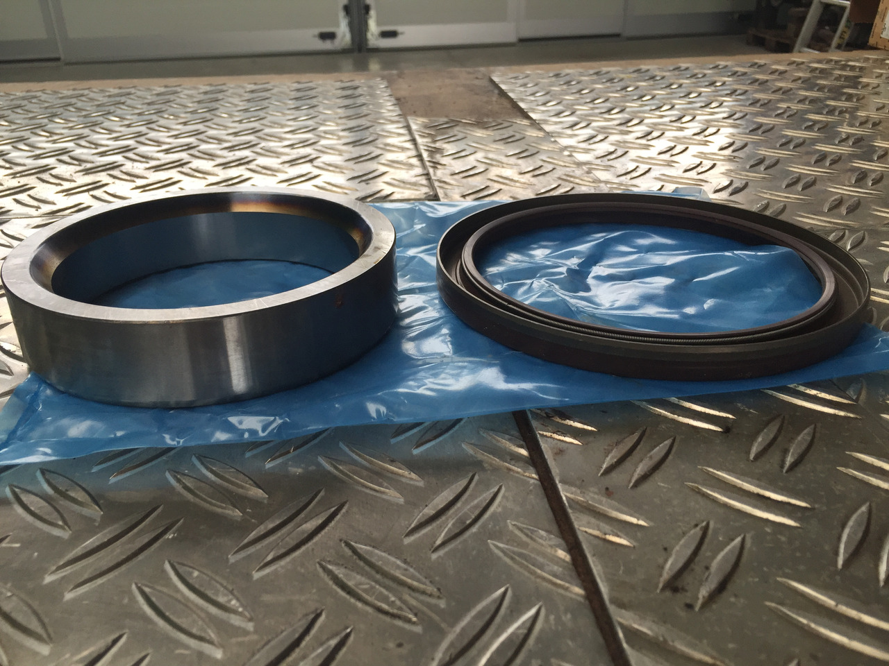 Neuwertiges MAN TGA, F 2000 Achsgetriebe, Reparatursatz, Artikel - Nr. : 81.35710 - 6016 - Gearbox dan bagiannya untuk Truk: gambar 2 Neuwertiges MAN TGA, F 2000 Achsgetriebe, Reparatursatz, Artikel - Nr. : 81.35710 - 6016 - Gearbox dan bagiannya untuk Truk: gambar 2