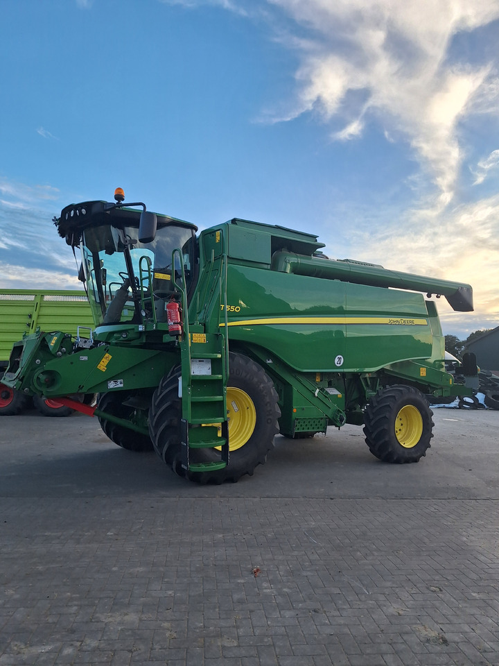 JOHN DEERE T550 - Pemanen gabungan: gambar 1 JOHN DEERE T550 - Pemanen gabungan: gambar 1