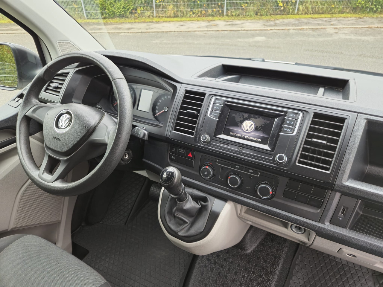 VOLKSWAGEN T6 Transporter Klima/PDC/AHK/Standheiz. - Van panel: gambar 3 VOLKSWAGEN T6 Transporter Klima/PDC/AHK/Standheiz. - Van panel: gambar 3