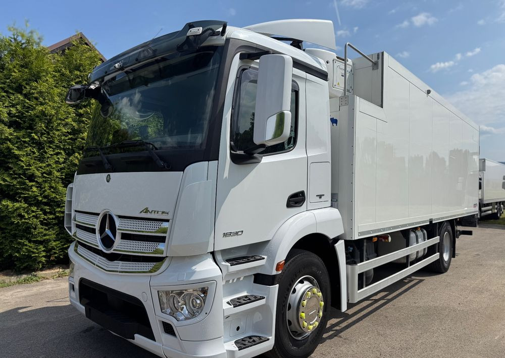 Mercedes-Benz ANTOS /1830/E 6/Chłodnia +Winda /18 Palet / Niski Przebieg122 Tys Km! - Truk berpendingin: gambar 4 Mercedes-Benz ANTOS /1830/E 6/Chłodnia +Winda /18 Palet / Niski Przebieg122 Tys Km! - Truk berpendingin: gambar 4