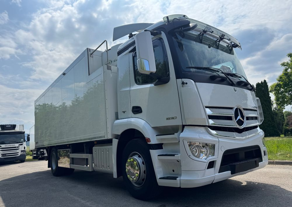 Mercedes-Benz ANTOS /1830/E 6/Chłodnia +Winda /18 Palet / Niski Przebieg122 Tys Km! - Truk berpendingin: gambar 2 Mercedes-Benz ANTOS /1830/E 6/Chłodnia +Winda /18 Palet / Niski Przebieg122 Tys Km! - Truk berpendingin: gambar 2
