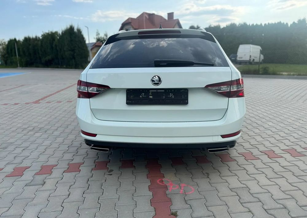 Skoda Superb 2.0 TSI 4x4 Sportline DSG - Station wagon: gambar 5 Skoda Superb 2.0 TSI 4x4 Sportline DSG - Station wagon: gambar 5