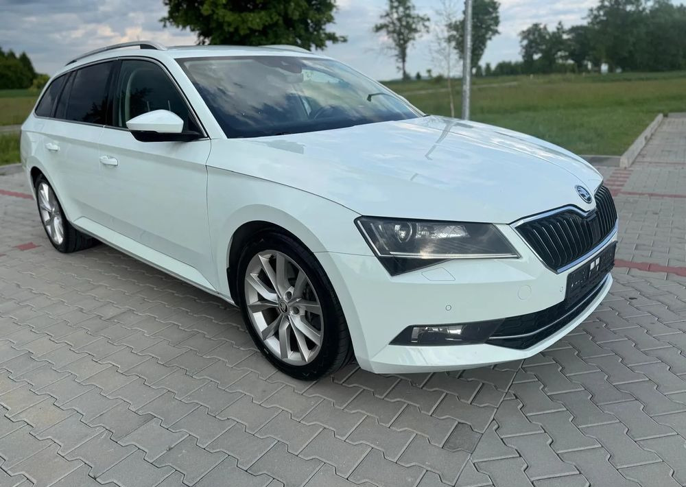 Skoda Superb 2.0 TSI 4x4 Sportline DSG - Station wagon: gambar 2 Skoda Superb 2.0 TSI 4x4 Sportline DSG - Station wagon: gambar 2
