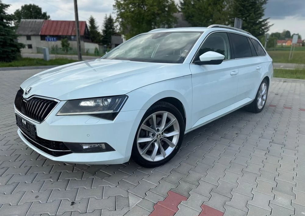 Skoda Superb 2.0 TSI 4x4 Sportline DSG - Station wagon: gambar 1 Skoda Superb 2.0 TSI 4x4 Sportline DSG - Station wagon: gambar 1