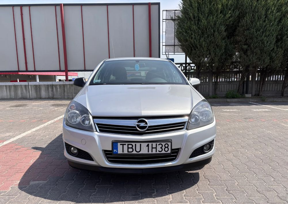 Opel Astra 1.6 Edition - Mobil sedan: gambar 3 Opel Astra 1.6 Edition - Mobil sedan: gambar 3