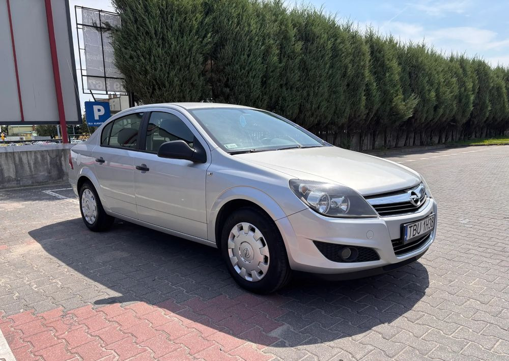 Opel Astra 1.6 Edition - Mobil sedan: gambar 1 Opel Astra 1.6 Edition - Mobil sedan: gambar 1
