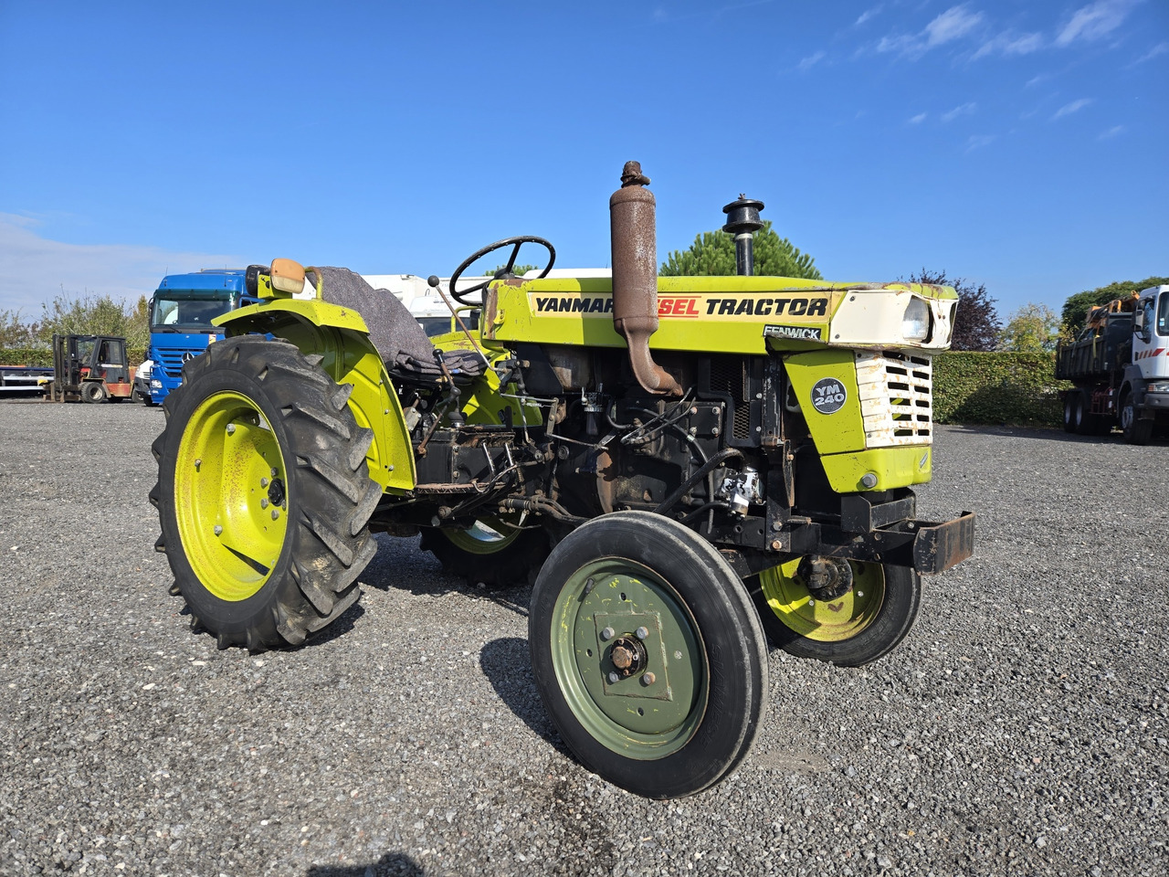 Yanmar YM240 - Traktor kompak: gambar 1 Yanmar YM240 - Traktor kompak: gambar 1