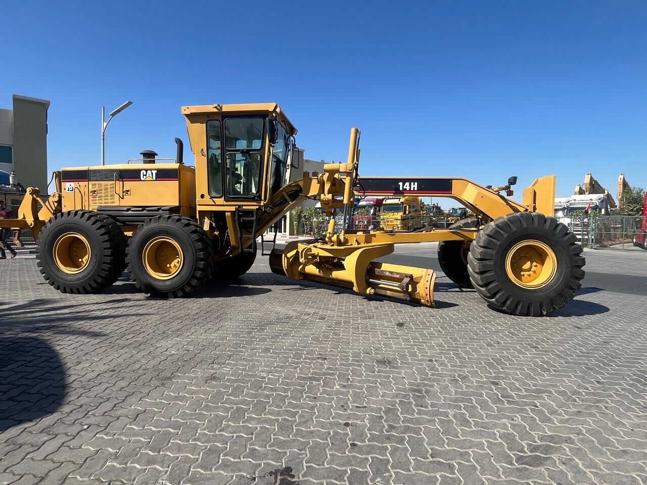 CATERPILLAR 14H - Grader: gambar 1 CATERPILLAR 14H - Grader: gambar 1
