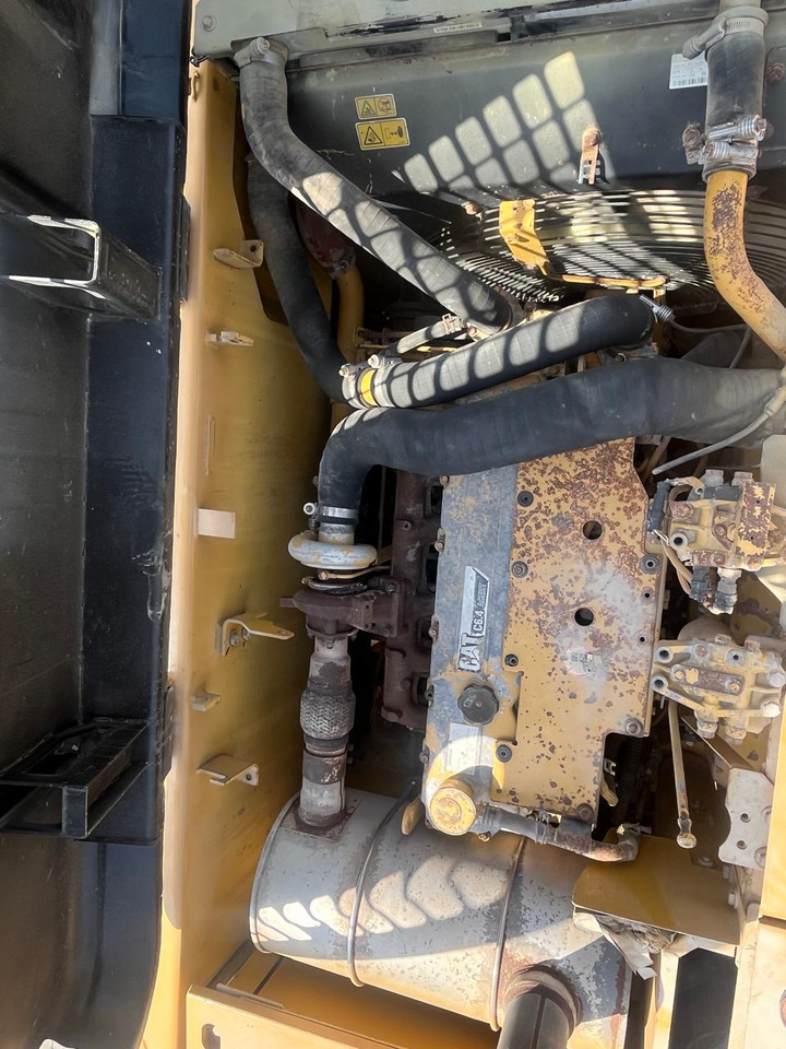 CATERPILLAR 323DL - Ekskavator perayap: gambar 4 CATERPILLAR 323DL - Ekskavator perayap: gambar 4