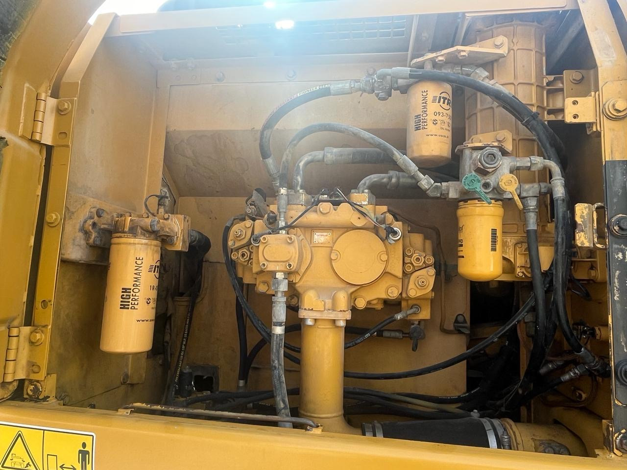 Leasing CATERPILLAR 325DL CATERPILLAR 325DL: gambar 6 Leasing CATERPILLAR 325DL CATERPILLAR 325DL: gambar 6