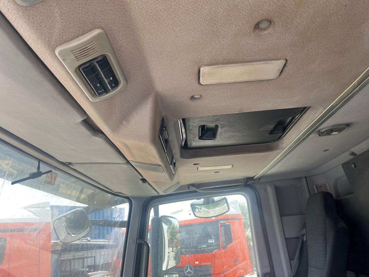 MERCEDES-BENZ Actros 3340 - Truk sasis: gambar 5 MERCEDES-BENZ Actros 3340 - Truk sasis: gambar 5