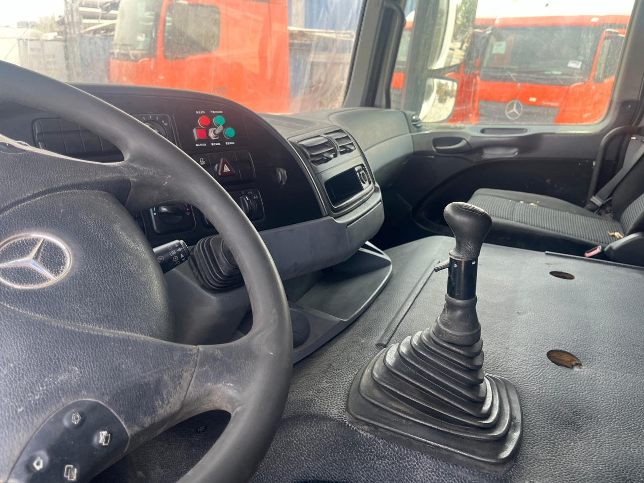 MERCEDES-BENZ Actros 3340 - Truk sasis: gambar 4 MERCEDES-BENZ Actros 3340 - Truk sasis: gambar 4