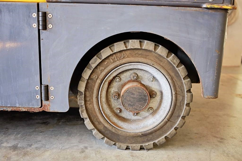 DEC Modena - Traktor derek: gambar 2 DEC Modena - Traktor derek: gambar 2