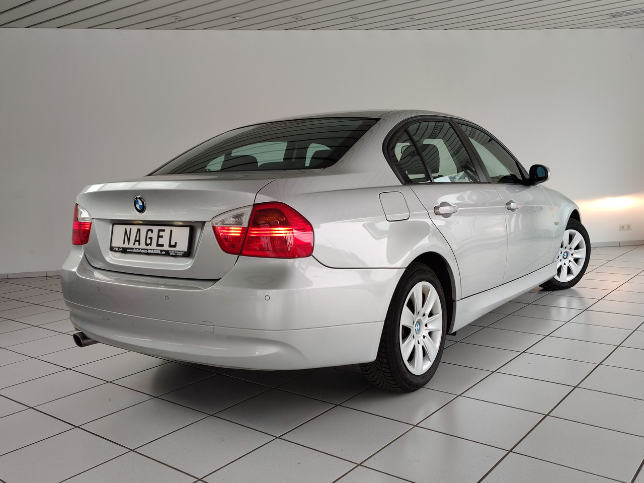 BMW 320i Audiosystem Professional, Automatik, PDC, Licht-Paket - Mobil sedan: gambar 5 BMW 320i Audiosystem Professional, Automatik, PDC, Licht-Paket - Mobil sedan: gambar 5