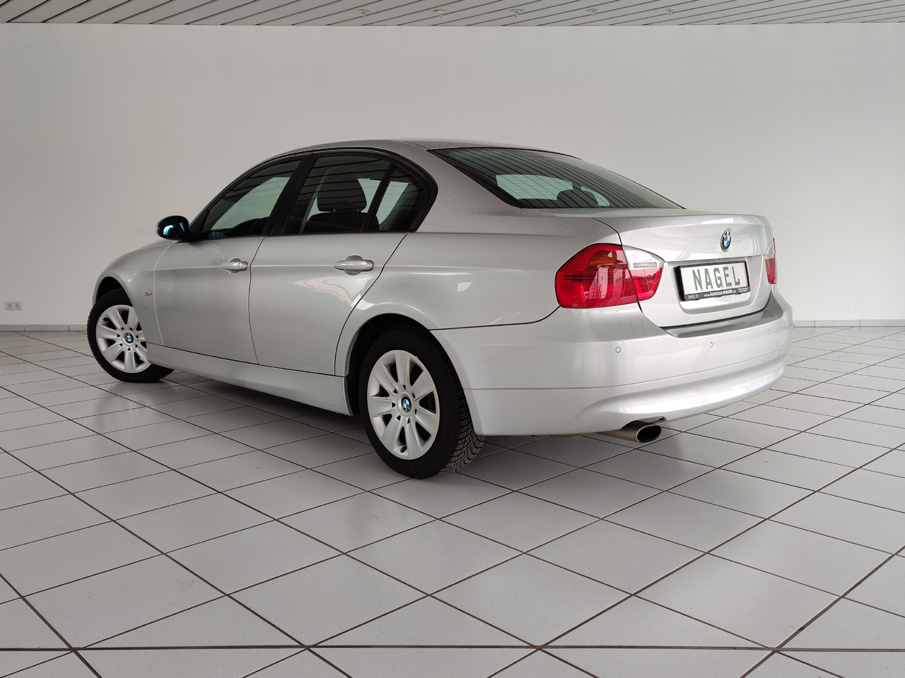 BMW 320i Audiosystem Professional, Automatik, PDC, Licht-Paket - Mobil sedan: gambar 3 BMW 320i Audiosystem Professional, Automatik, PDC, Licht-Paket - Mobil sedan: gambar 3