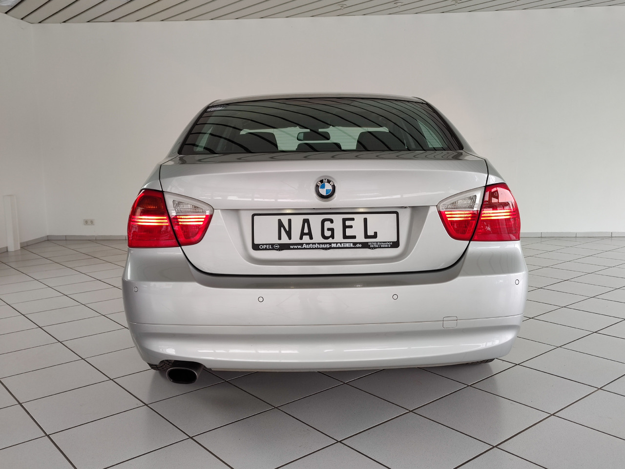 BMW 320i Audiosystem Professional, Automatik, PDC, Licht-Paket - Mobil sedan: gambar 4 BMW 320i Audiosystem Professional, Automatik, PDC, Licht-Paket - Mobil sedan: gambar 4