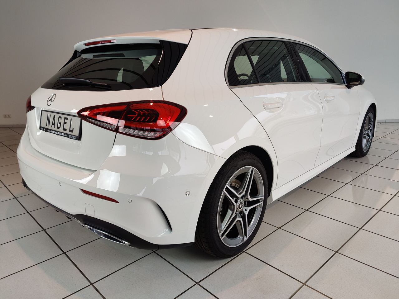 Mercedes-Benz A 200 7G-DCT AMG Line Kamera Navi LED SHZ - Mobil sedan: gambar 4 Mercedes-Benz A 200 7G-DCT AMG Line Kamera Navi LED SHZ - Mobil sedan: gambar 4