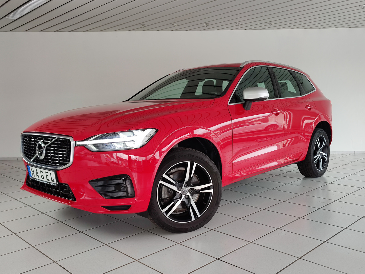 Volvo XC60 R Design AWD 228kW 360°Kam Pano Head-Up CD Apple - Mobil SUV: gambar 1 Volvo XC60 R Design AWD 228kW 360°Kam Pano Head-Up CD Apple - Mobil SUV: gambar 1
