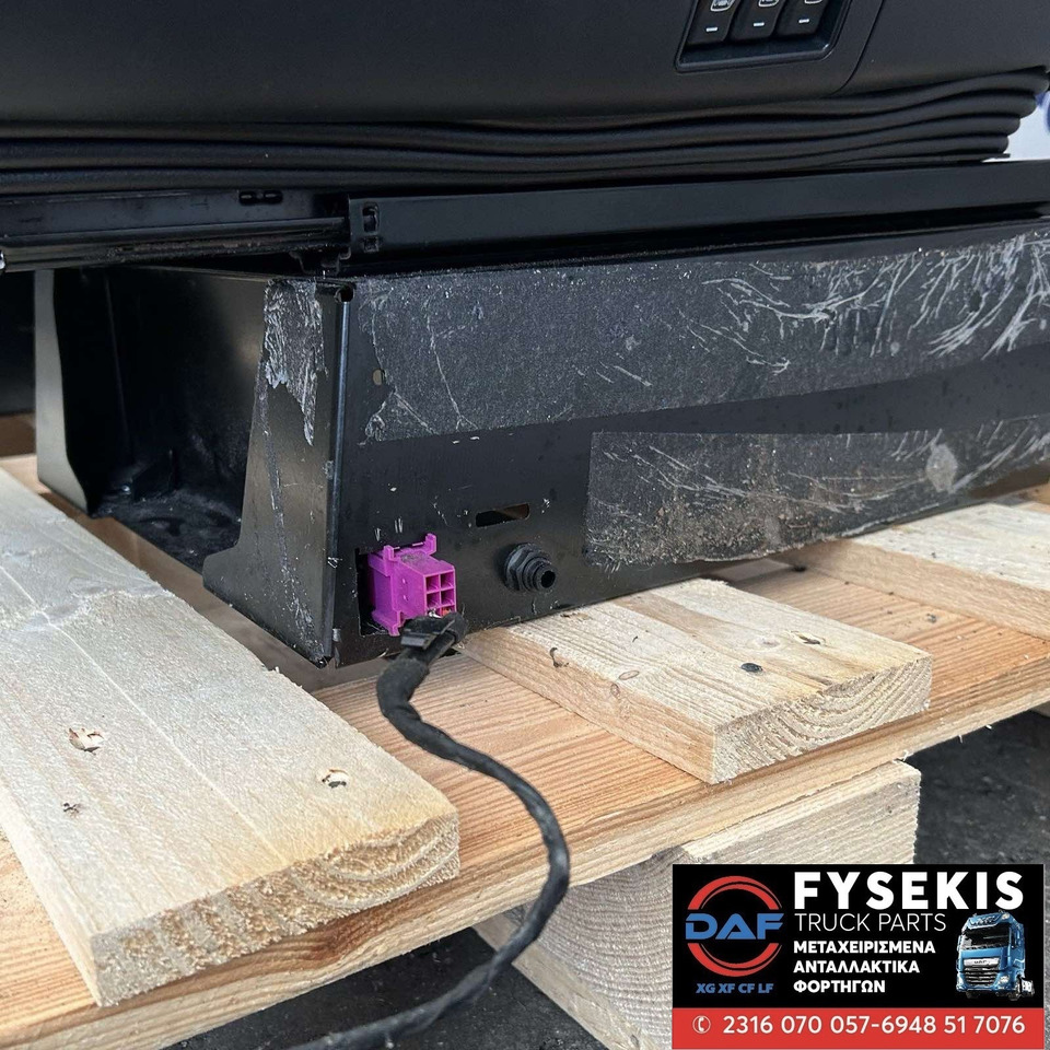 DAF DRIVER PASSENGER SEAT SET XF EXCLUSIVE Ε6 - Tempat duduk untuk Truk: gambar 4 DAF DRIVER PASSENGER SEAT SET XF EXCLUSIVE Ε6 - Tempat duduk untuk Truk: gambar 4