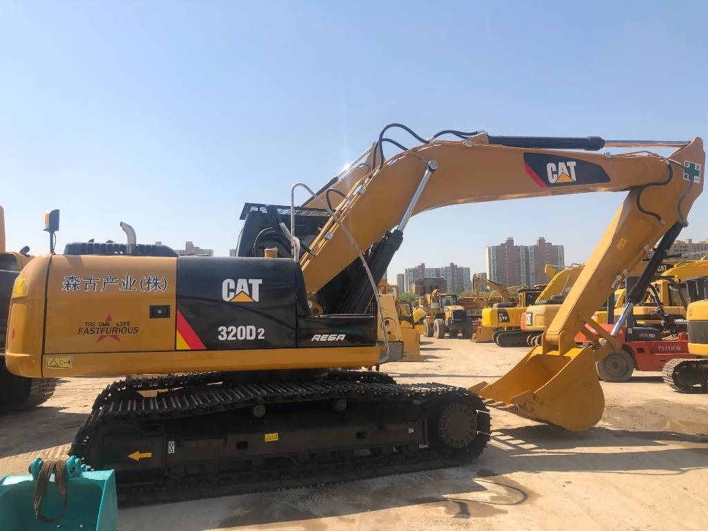 CAT 320 D 2 - Ekskavator mini: gambar 2 CAT 320 D 2 - Ekskavator mini: gambar 2