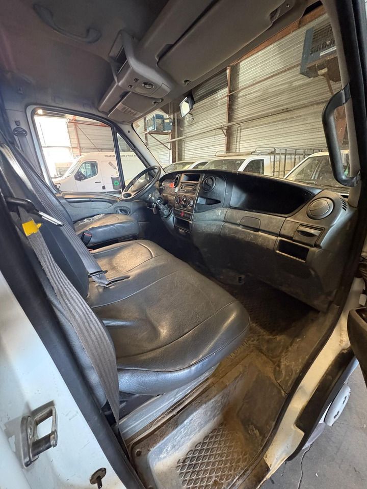 IVECO daily - Van jungkit: gambar 4 IVECO daily - Van jungkit: gambar 4