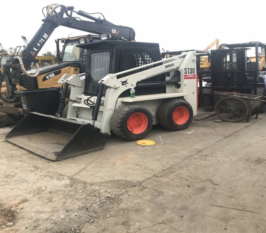 Bobcat S130 - Skid steer: gambar 1 Bobcat S130 - Skid steer: gambar 1